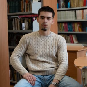 Виктор Николов