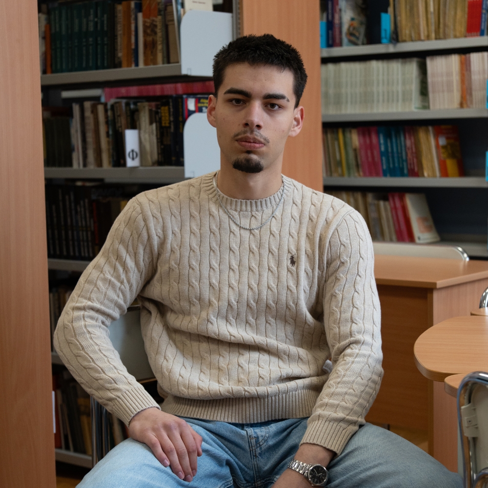 Виктор Николов